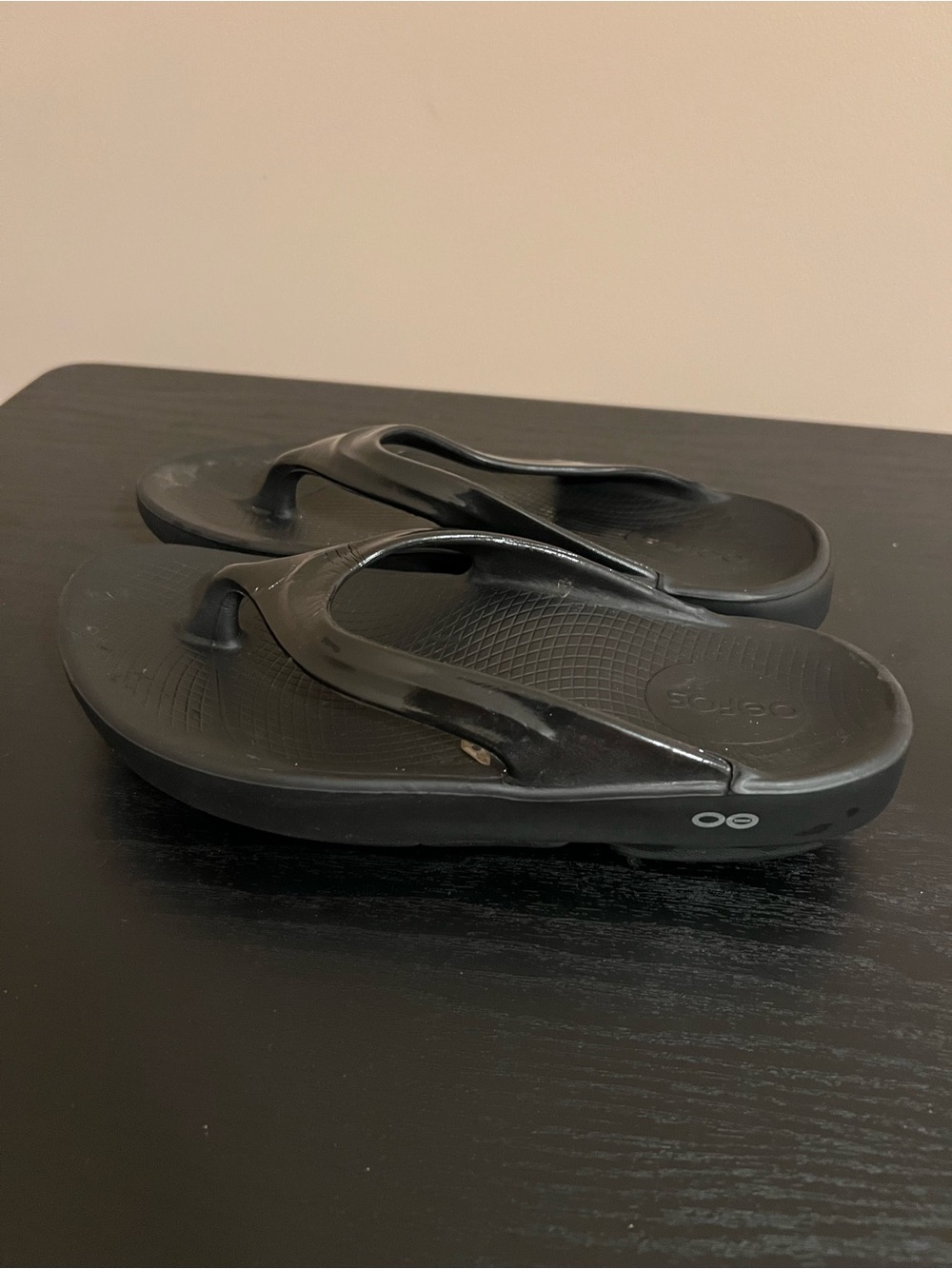 OOFOS SIZE 7/38 W/38 BLACK OOmegaTHONG PLATFORM FLIP FLOP SANDALS - Picture 2 of 5